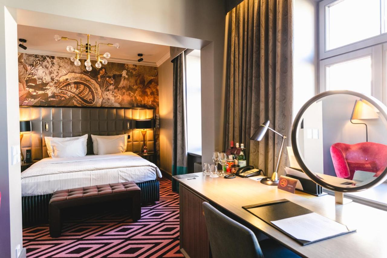 Grand Poet Hotel And Spa By Semarah Riga Luaran gambar Suite