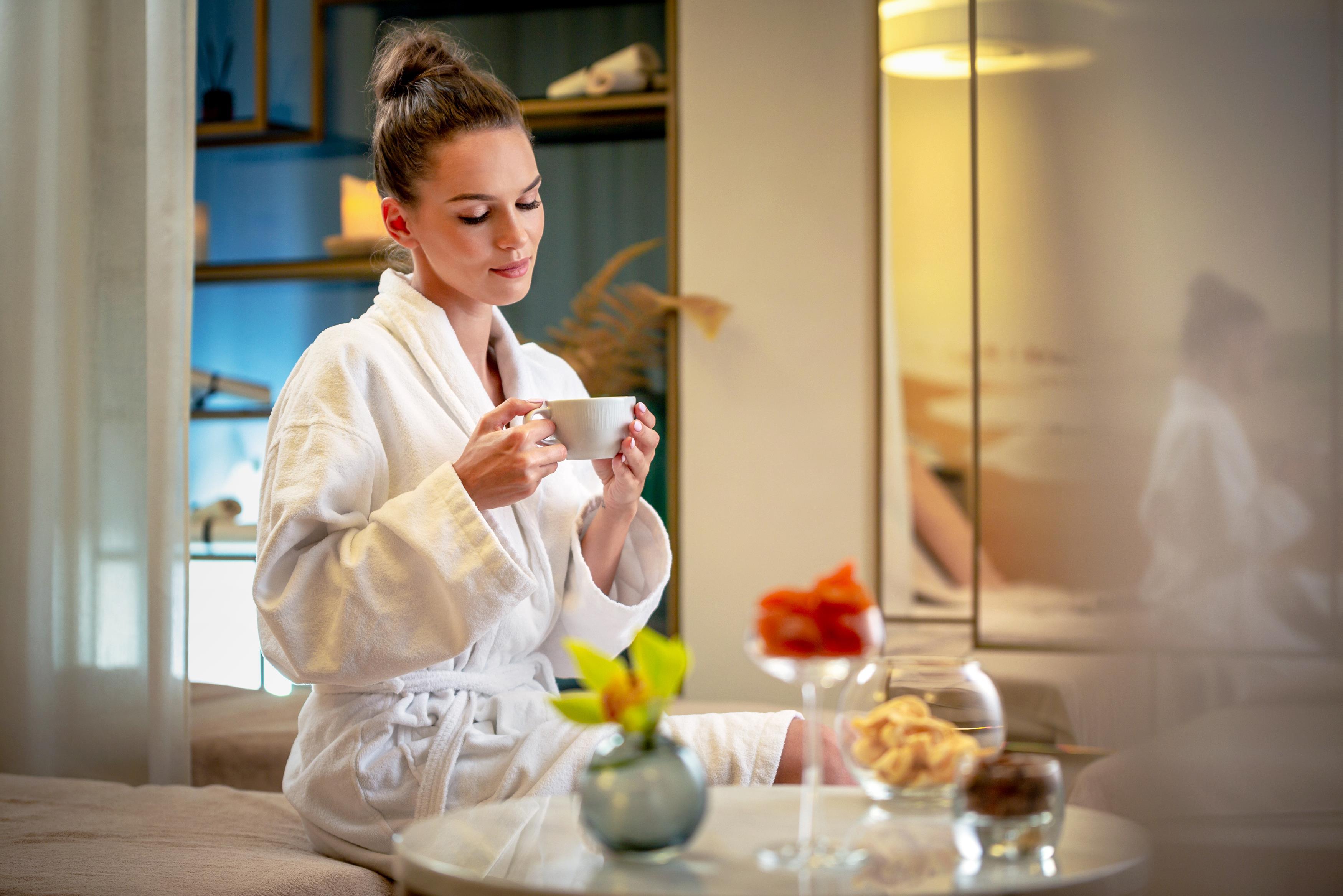 Grand Poet Hotel And Spa By Semarah Riga Luaran gambar A woman wearing a bathrobe
