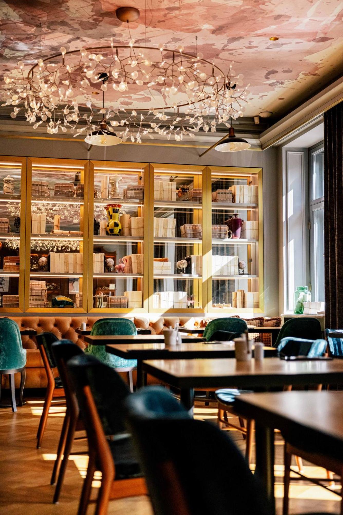 Grand Poet Hotel And Spa By Semarah Riga Luaran gambar The Library at The Ivy, St John's Wood